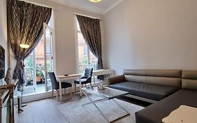 Earls Ct Apartment With Terrace